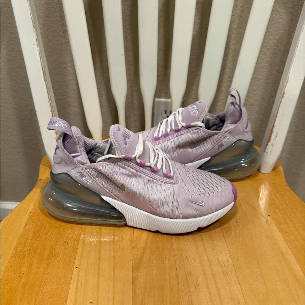 Youth Nike Air Max 270 (size 5.5Y)